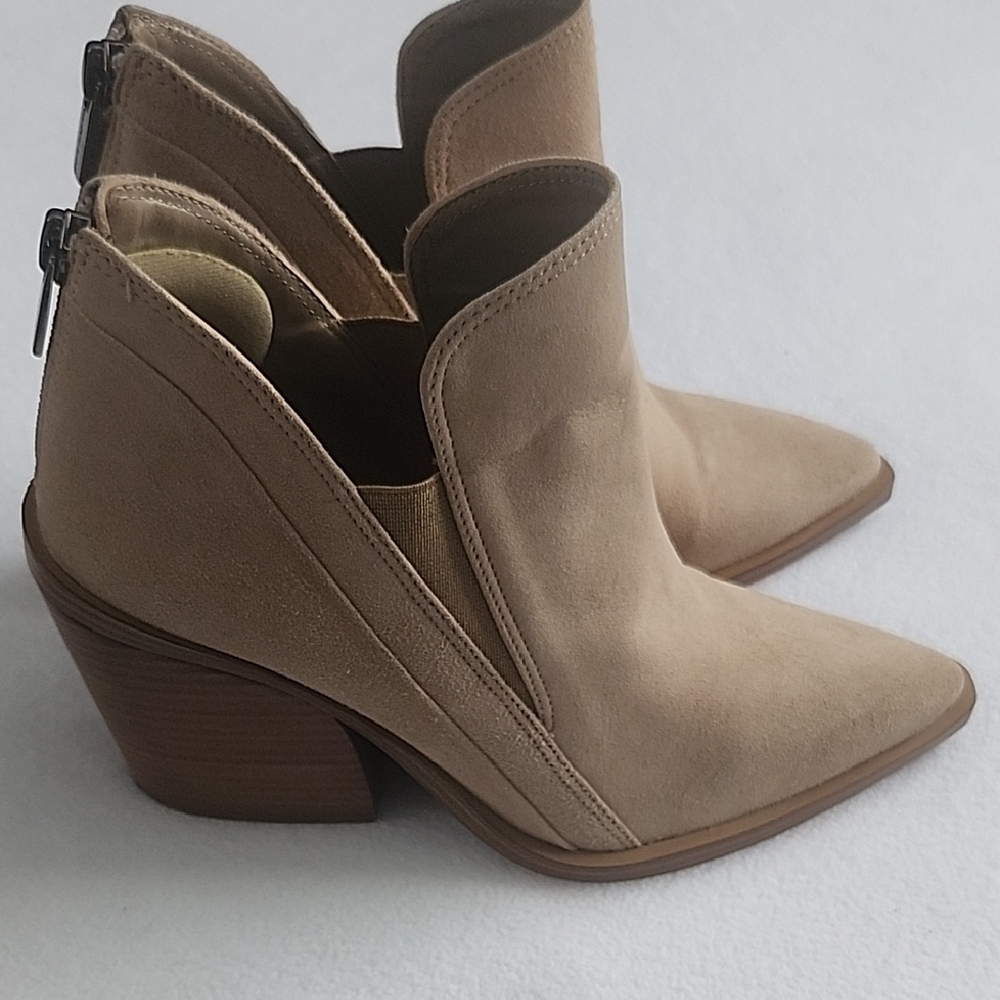 Vince Camuto Tan Ankle Booties with Chunky Heel Western Style